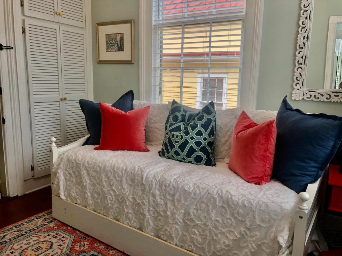 Daybed With Trundle In The Beautiful Ashley Inn 4 Blocks From King St Charleston Bagian luar foto