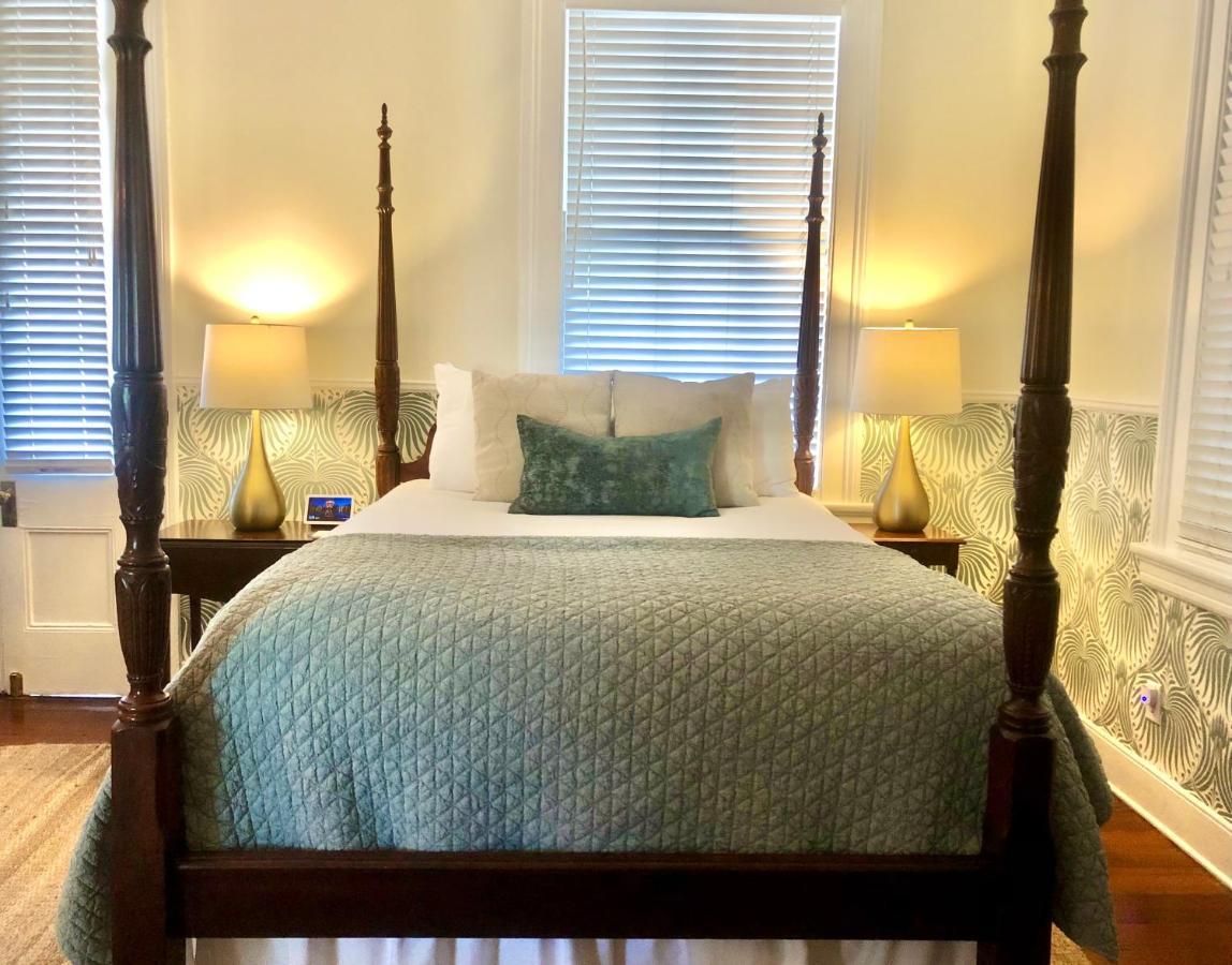 Daybed With Trundle In The Beautiful Ashley Inn 4 Blocks From King St Charleston Bagian luar foto