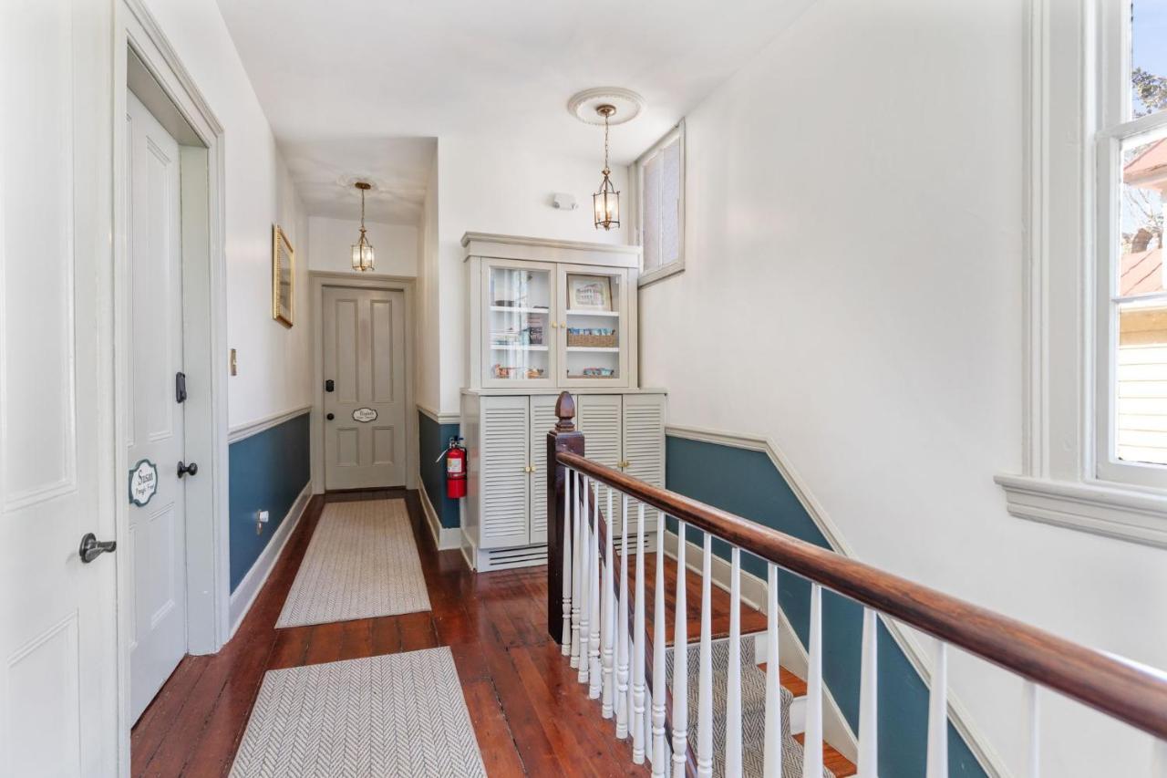Daybed With Trundle In The Beautiful Ashley Inn 4 Blocks From King St Charleston Bagian luar foto
