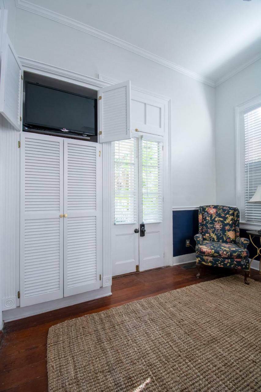 Daybed With Trundle In The Beautiful Ashley Inn 4 Blocks From King St Charleston Bagian luar foto