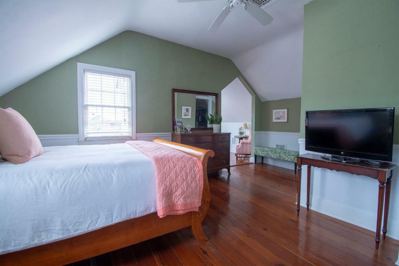 Daybed With Trundle In The Beautiful Ashley Inn 4 Blocks From King St Charleston Bagian luar foto